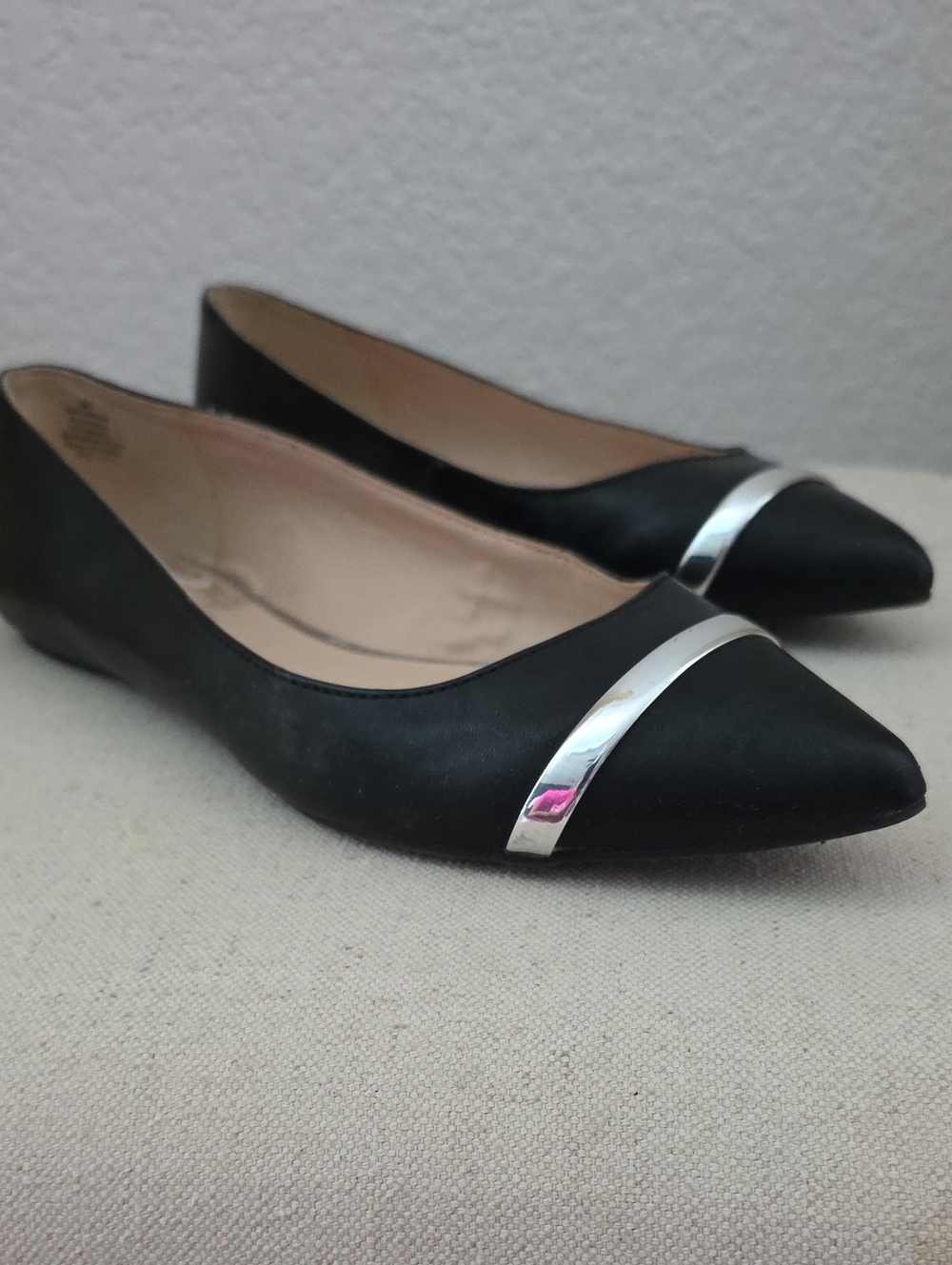 Nine West Black Pointed Toe Women's Flats with Silver Accent Sz. 8